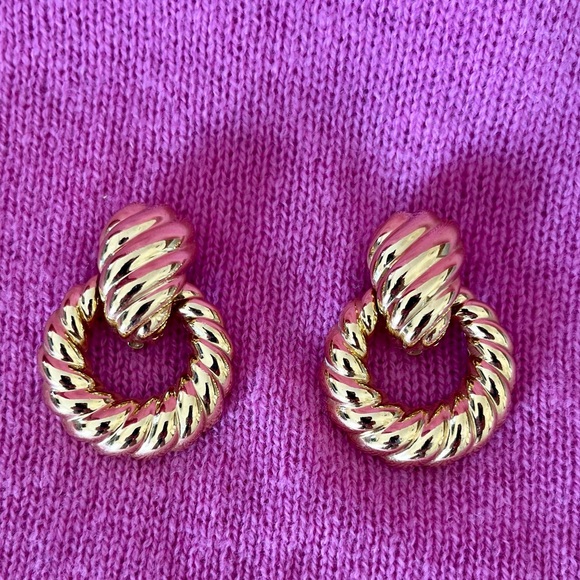 Ciner Vintage Door Knocker Clip on Earrings - Picture 12 of 12